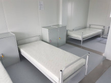 Skladacie kovové postele sú ideálnou voľbou do nemocníc, internátov, hostelov a iných zariadení. 