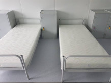 #03 FOLDING BED GREY – Skladacia kovová posteľ